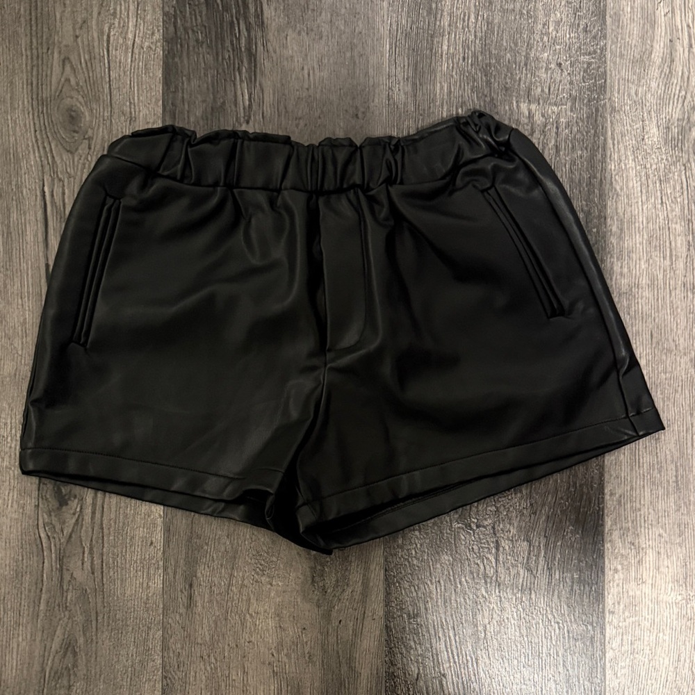 Leather shorts Forever 21 Black High Waist Women's Shorts
Not real leather